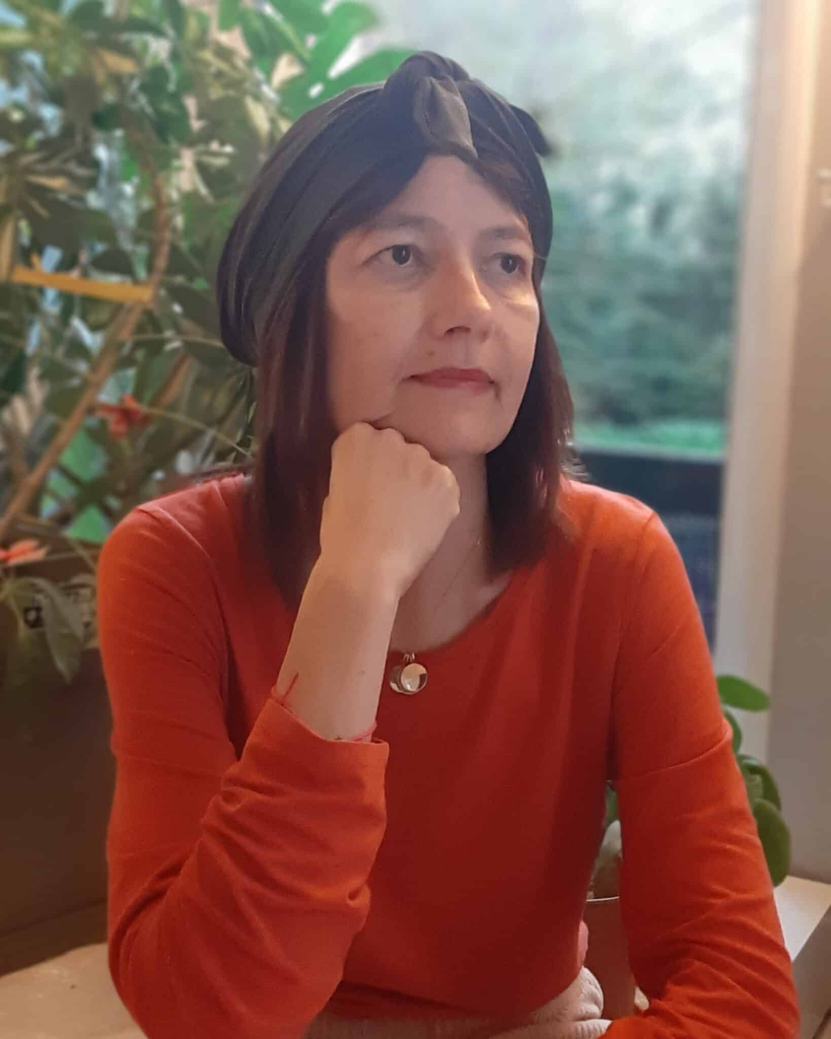 Témoignage de Charlotte : comment le Pas d’Chichi, réalisé avec ses propres cheveux, l’a aidée à traverser la chimiothérapie avec confiance et sérénité.