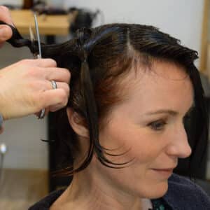Mèches de cheveux coupées pour fabriquer un Pas d'Chichi personnalisé.